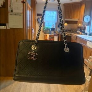 CC  Chanel Black Chainlink Leather Shoulder 💼